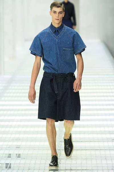 Look 12
